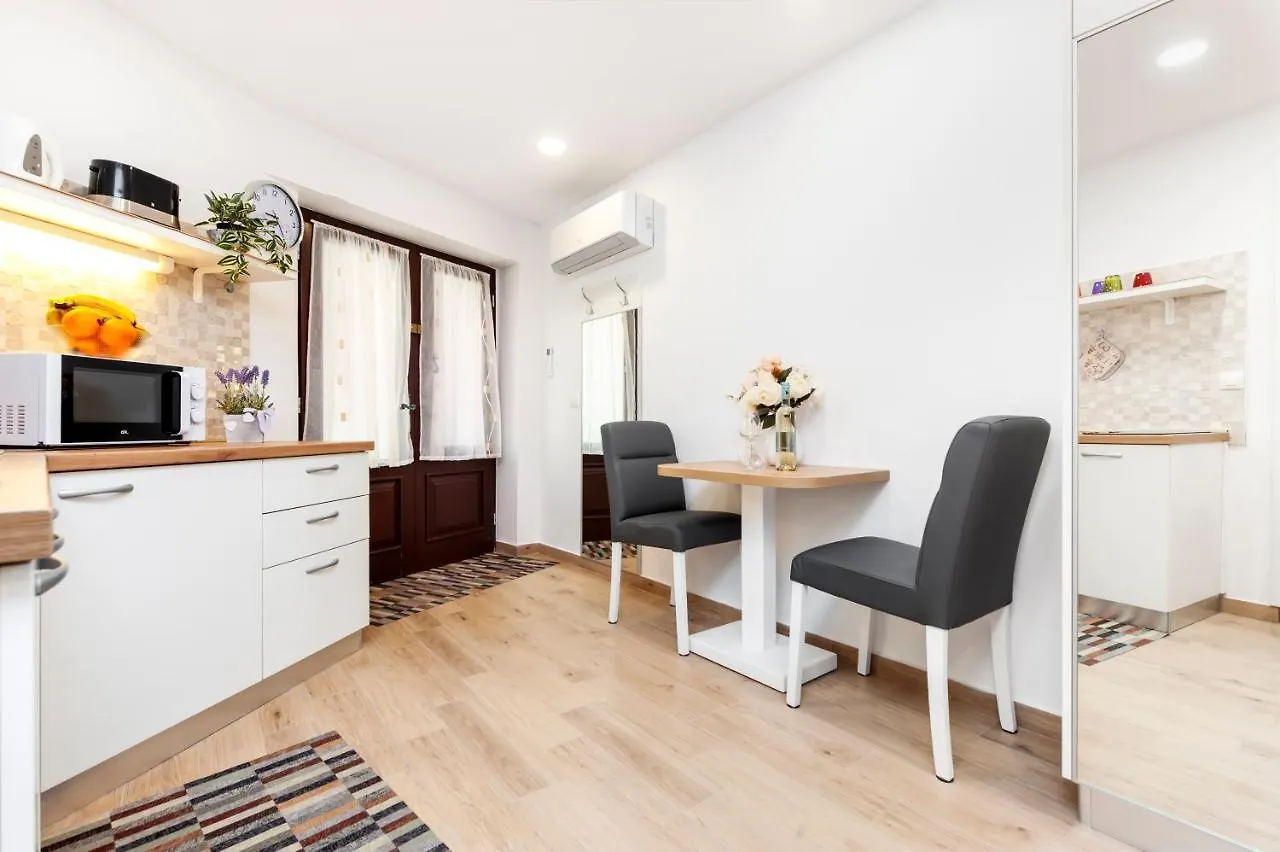 Ca'Vio Apartment Rovinj 0*,